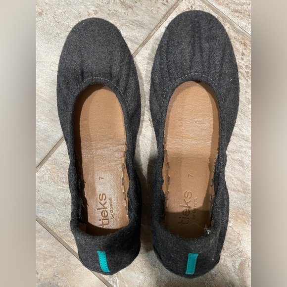 Grey fabric Tieks ballet flats - Picture 3 of 3